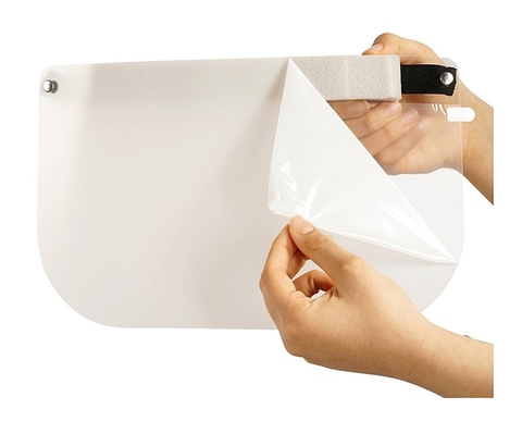 Äussere Deckfolie entfernen